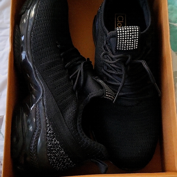 COPY - CloudAiR All black Sneakers - Picture 1 of 4